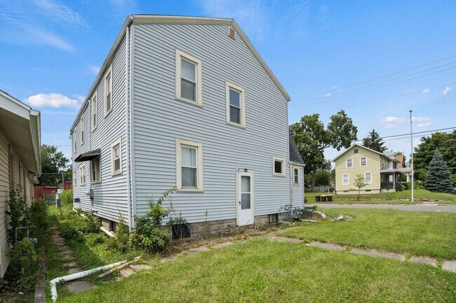 Building Photo - Wildman-Spring