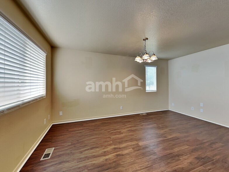 Building Photo - 1674 Dean Ave