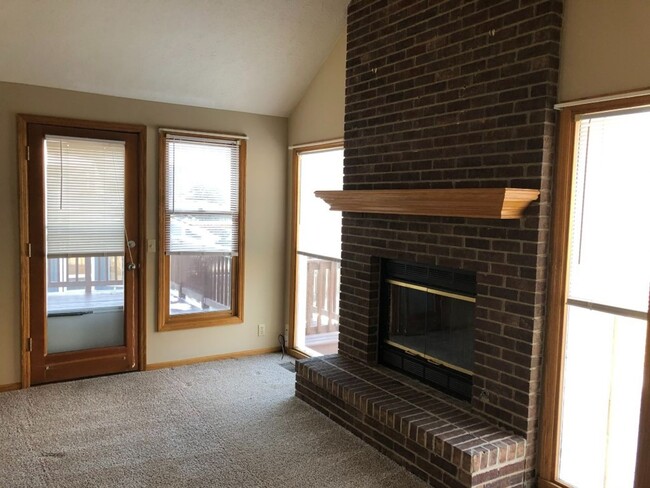 Building Photo - Nice Home In Papillion For Rent!