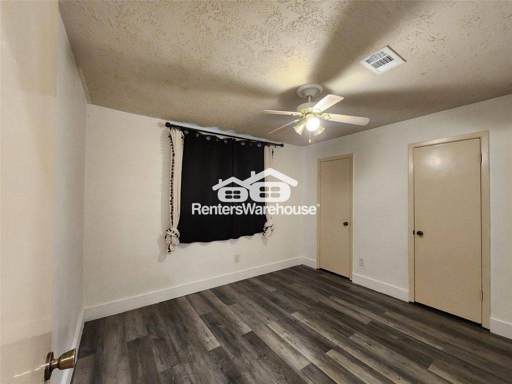 Building Photo - 8327 Bird Run Dr
