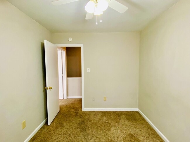 Building Photo - Adorable 3 bdrm/1.5 bath Home Located Clos...