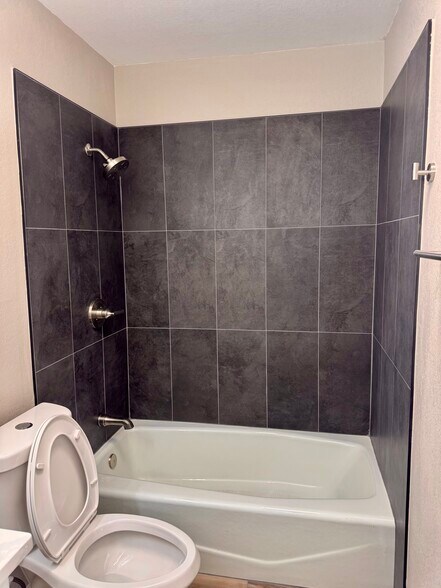 Main Bathroom - 4172 N Western Winds Dr