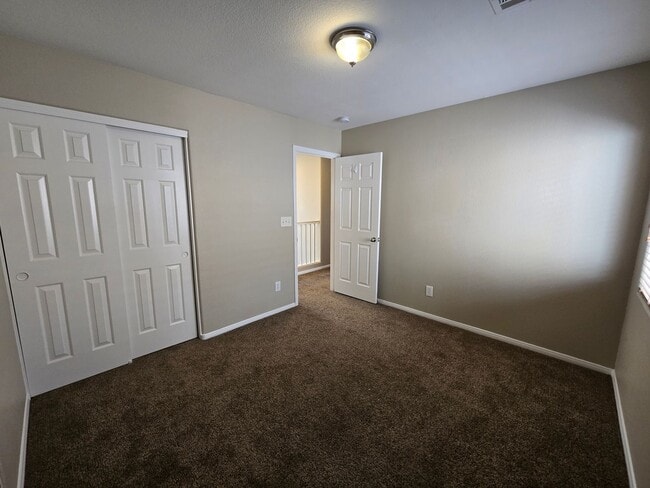 Building Photo - A Stunning 3 Bedroom Home in Henderson