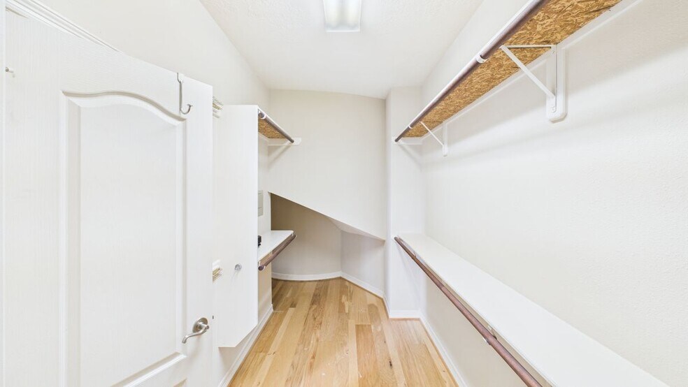 Building Photo - 5923 Serrano Terrace Ln