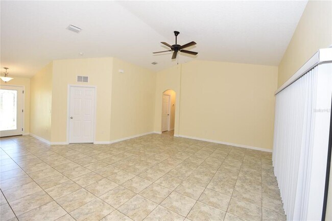 Building Photo - 56 Pin Oak Dr