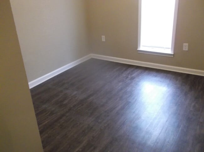 Building Photo - 5666 Maple Tree Dr