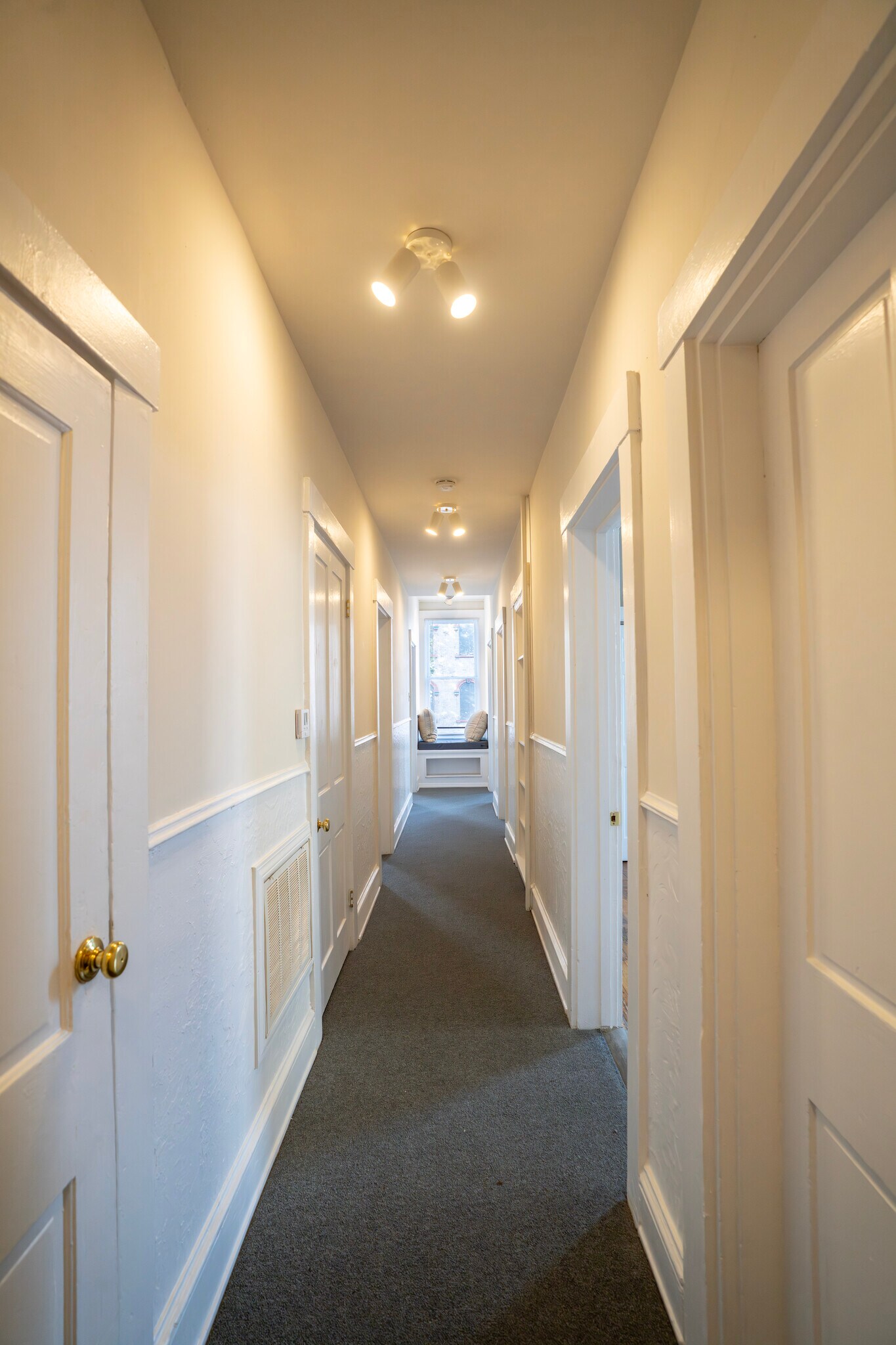 Building Photo - 137 W 9th St