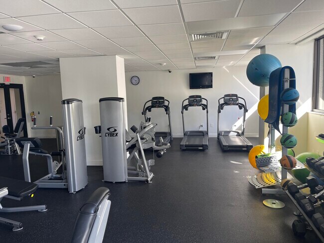 Building Photo - 5600 N Flagler Dr