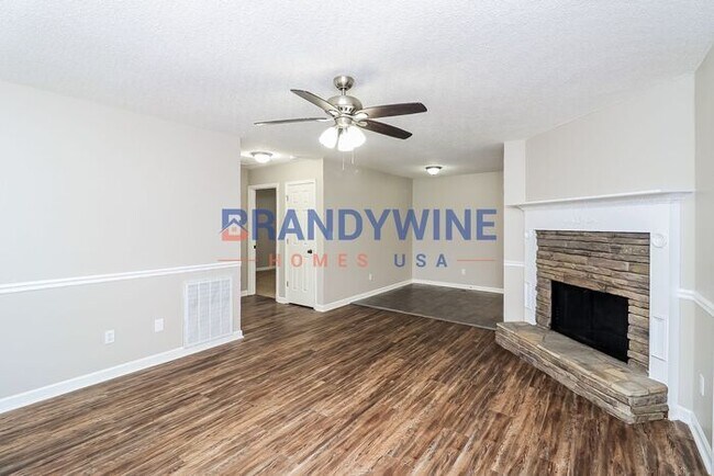 Building Photo - HOLIDAY SPECIAL!!! MOVE-IN BY 11/24 AND YO...