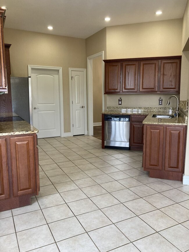 Building Photo - 189 Stoney Pointe Dr