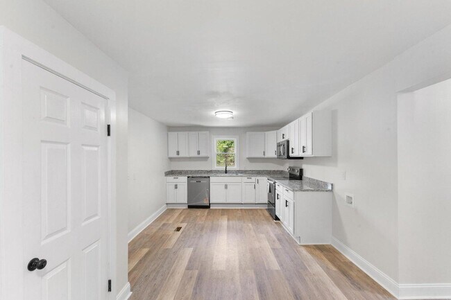 Building Photo - 547 Horry St NE