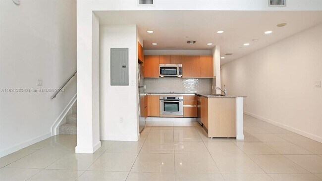 Building Photo - 1050 Brickell Ave