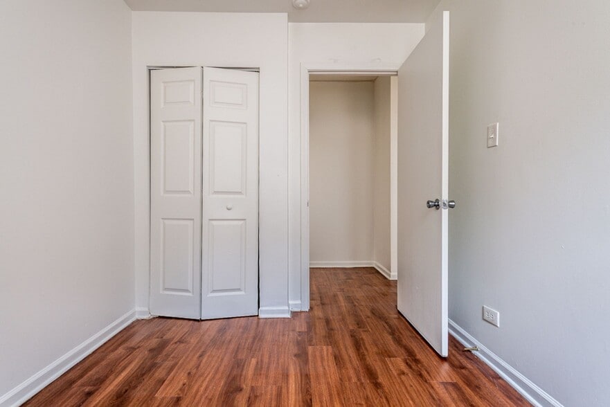 Building Photo - 1734 E 72nd St