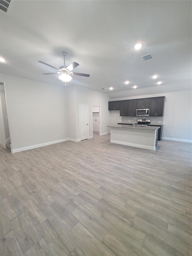Building Photo - 525 Hillcrest Cir