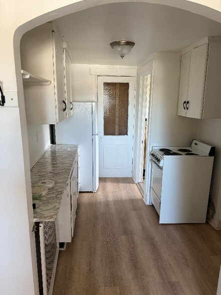 Building Photo - 564 S Main St