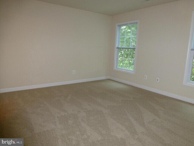 Building Photo - 6930 Westlawn Dr
