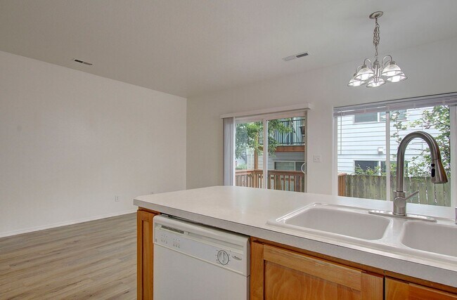 Building Photo - Charming 3bd, 2ba townhome in Bagley Downs Neighborhood