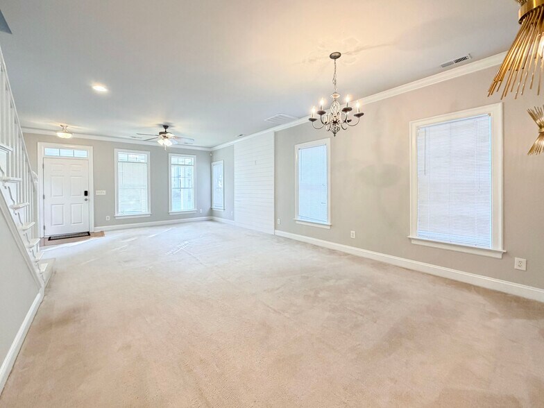 Building Photo - 7754 Acc Blvd