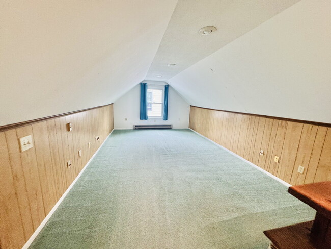 Building Photo - Charming 4-Bed Home with Gleaming Hardwood Floors, fully fenced backyard - 1500 Sq Ft in Minneapo...