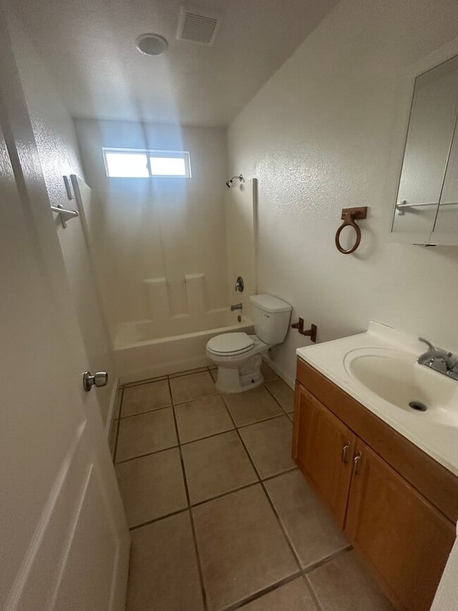 Building Photo - Remodeled 3 Bedroom, 2 Bathroom!