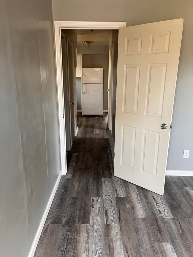 Building Photo - 323 Xenia Ave