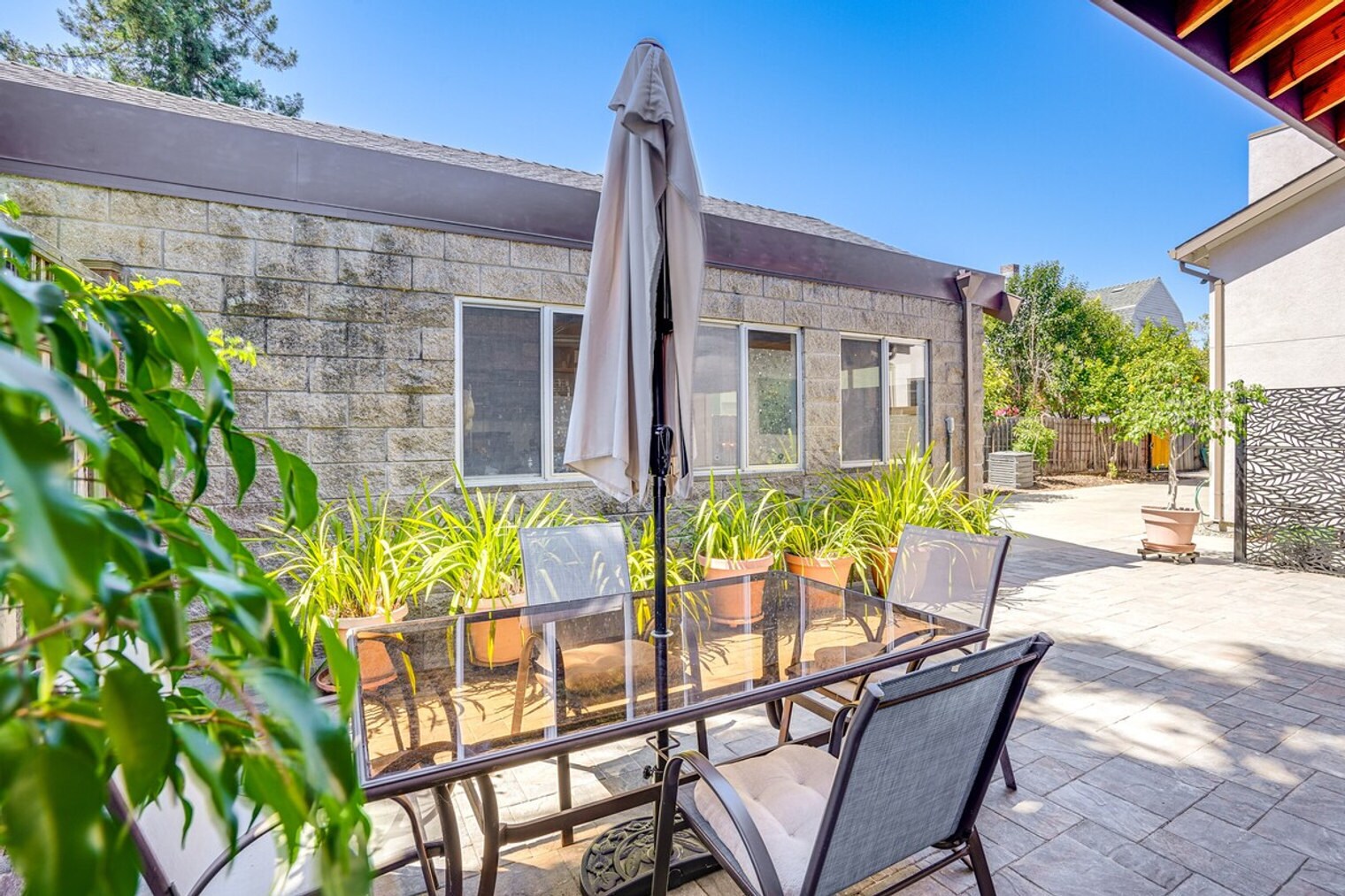 Building Photo - 2820 Van Buren St