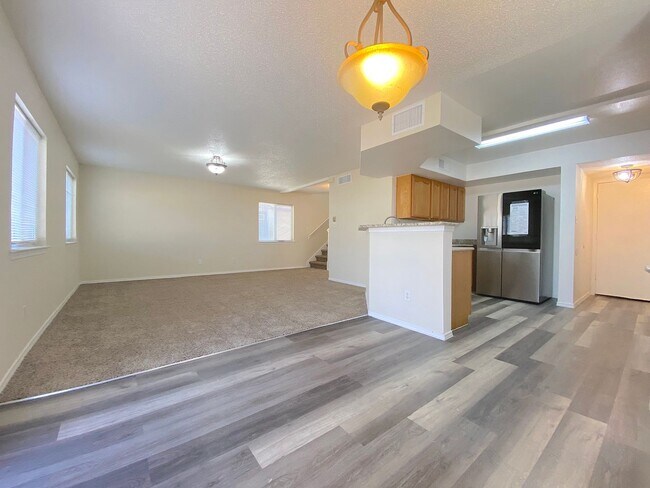 Building Photo - 4bed/2bath plus Bonus Loft!