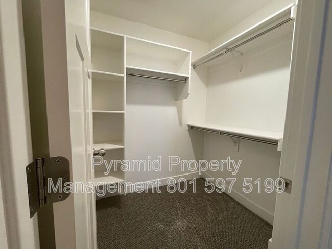 Building Photo - 9257 Ashbourne Dr