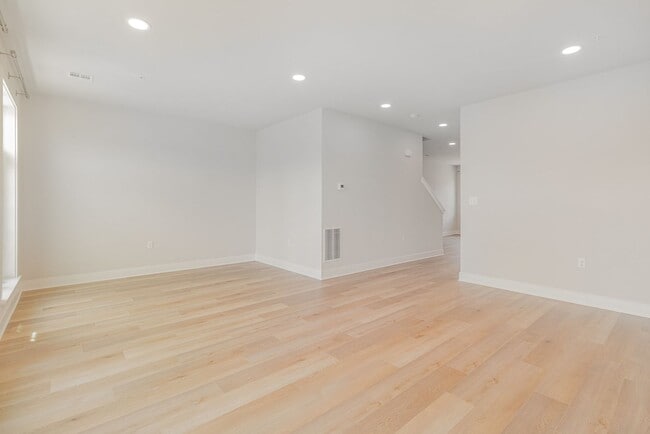 Building Photo - Modern 2025 Townhome | Open-Concept Living, Chef’s Kitchen with Large Island & 2-Car Garage