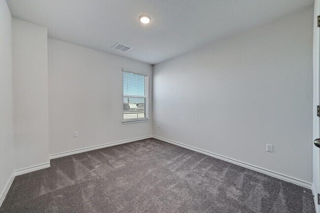 Building Photo - 3000 Sudha Dr