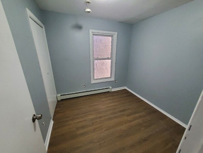 Building Photo - 16 Amity St