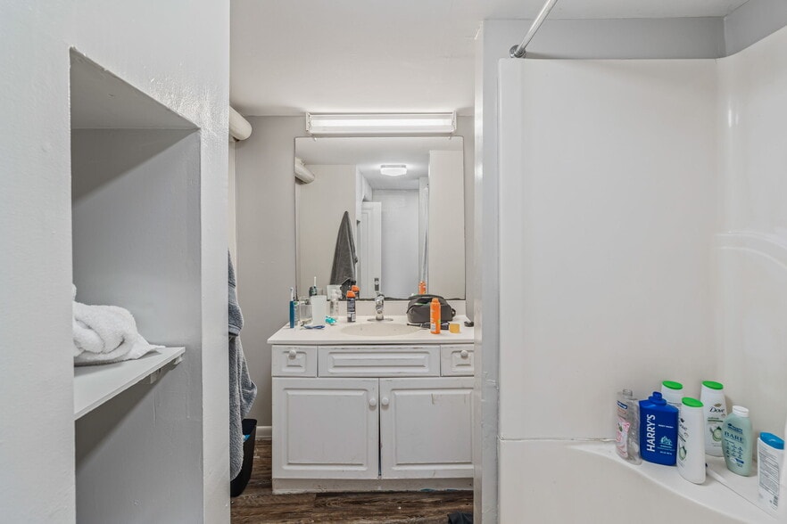 Building Photo - 1606 Laurel Ave