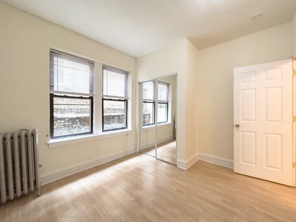 Building Photo - 4856 N Damen Ave