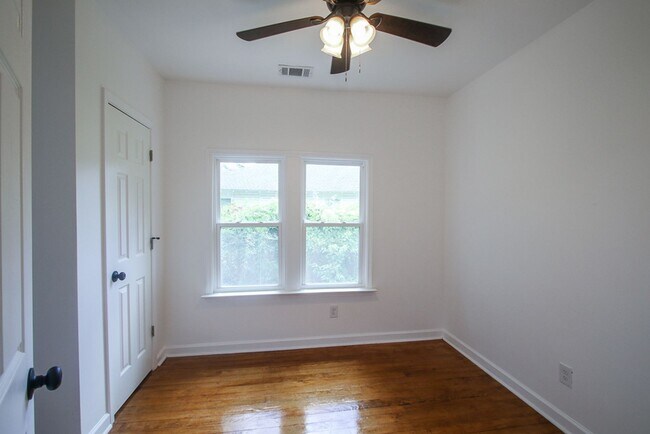 Building Photo - Spacious 4 Bedroom, 2.5 Bath Home in Savan...