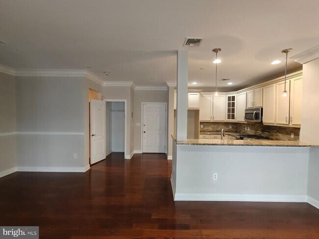 Building Photo - 206 Carson Terrace