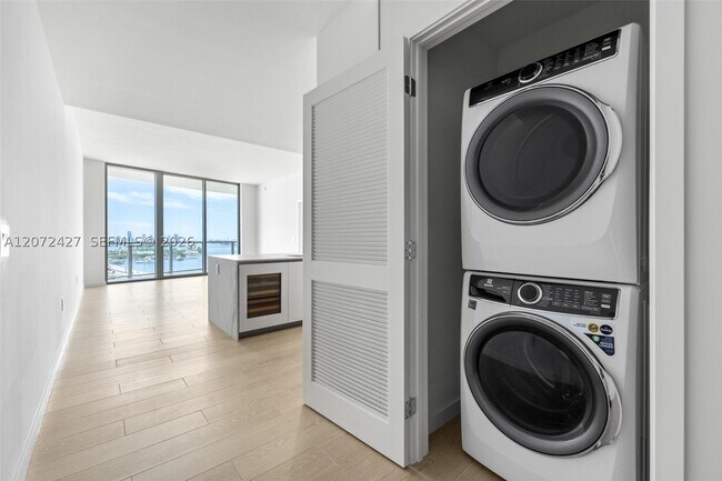 Building Photo - 1400 Biscayne Blvd