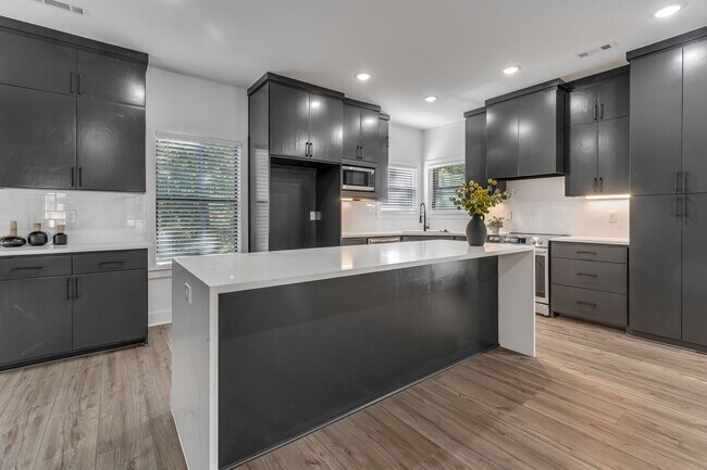 Building Photo - Brand New Bella Vista Beauty!