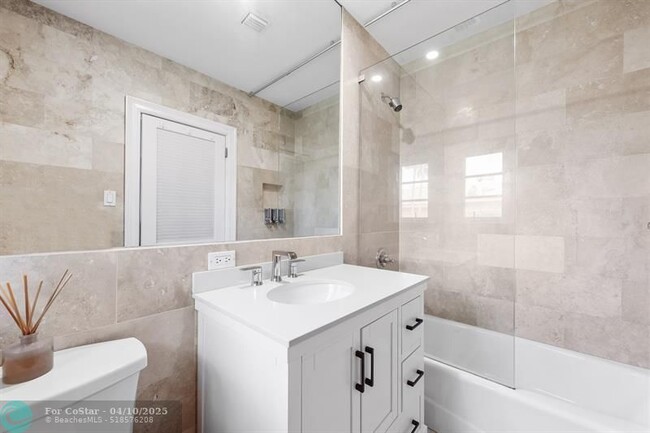 Building Photo - 331 Lido Dr