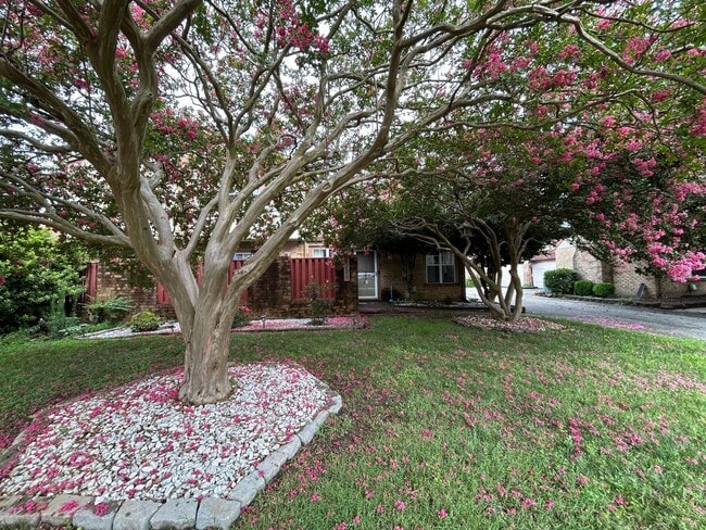 Building Photo - Introducing this fantastic townhome in the...