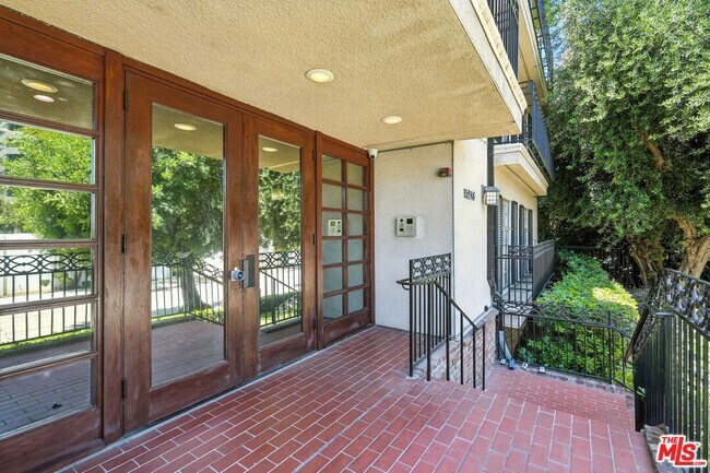 Building Photo - 15248 Dickens St