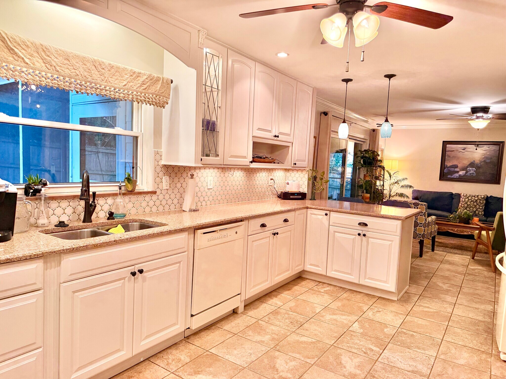 Building Photo - 5200 Skyline Dr