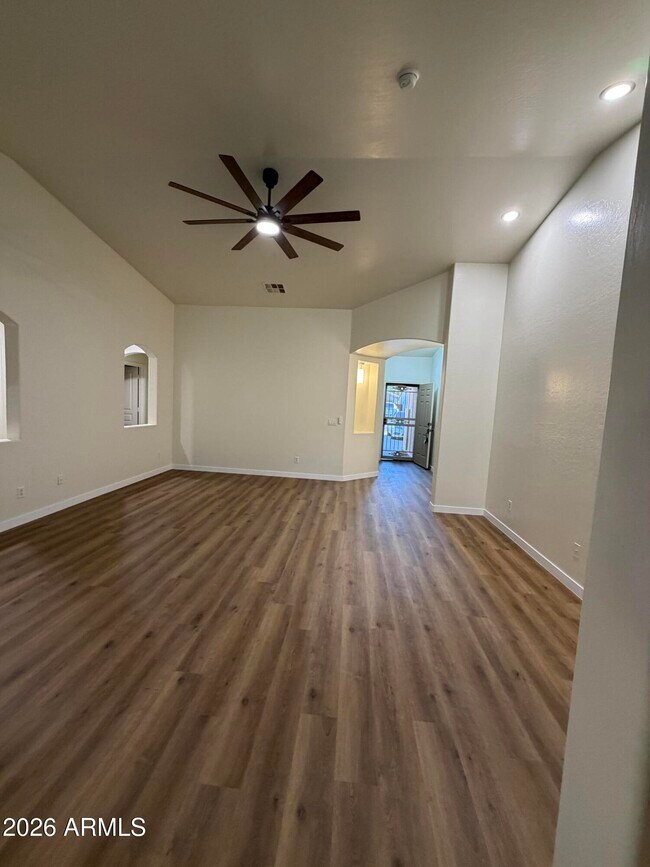 Building Photo - 46058 W Tulip Ln