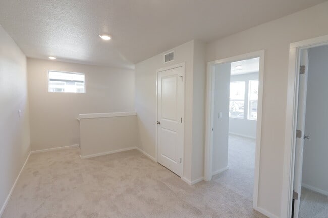 Building Photo - Now Leasing in Bend – 4/2.5 New Constructi...