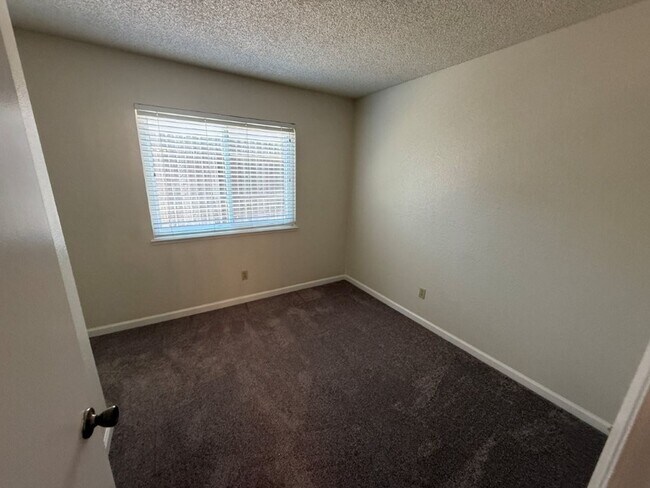 Building Photo - 2766 Applewood Dr