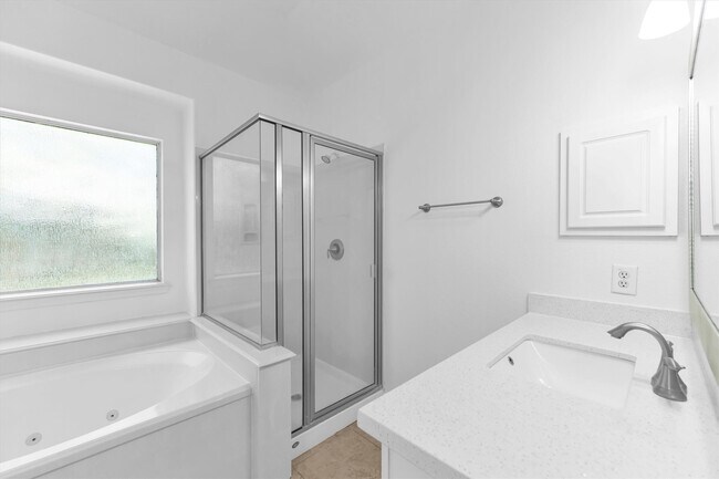 Building Photo - 14823 Yellow Begonia Dr