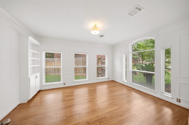 Building Photo - 1207 Melford Dr