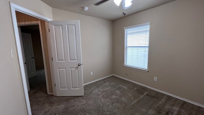 Building Photo - * Make this spacious home in Helotes off B...