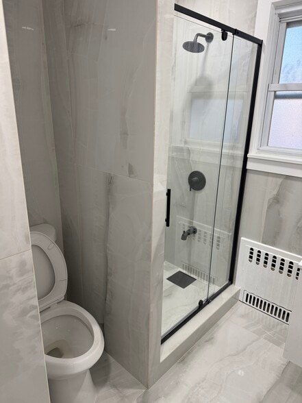 Building Photo - 93 Clunie Ave