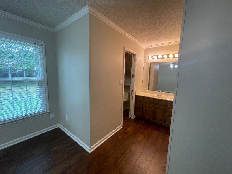 Building Photo - 1400 Courtland Dr