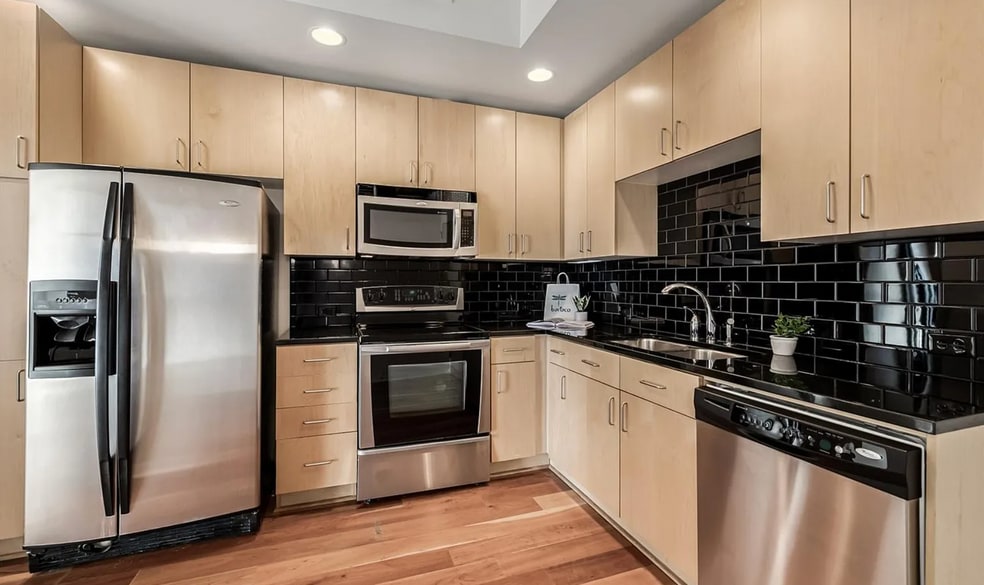 Building Photo - 1700 Bassett St